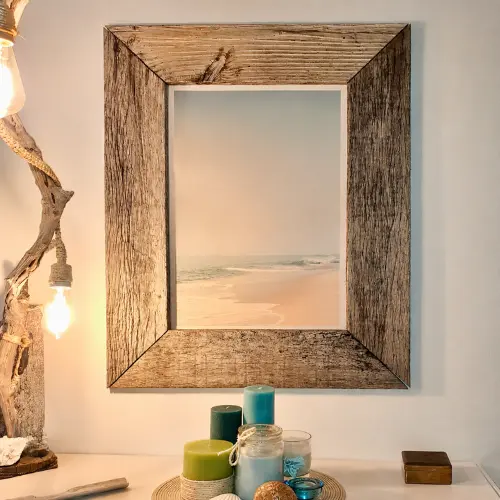Tableau décoratif grand format avec cadre en bois recyclé représentant un décor bord de mer zen