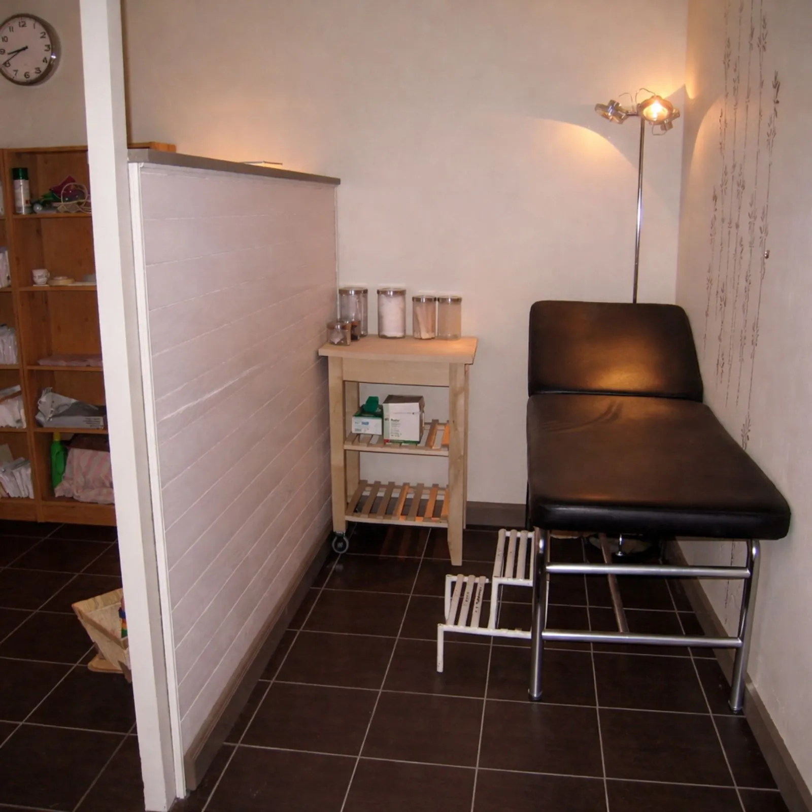 Avant après aménagement espace d’auscultation cabinet médical en Martinique avec rénovation et organisation fonctionnelle