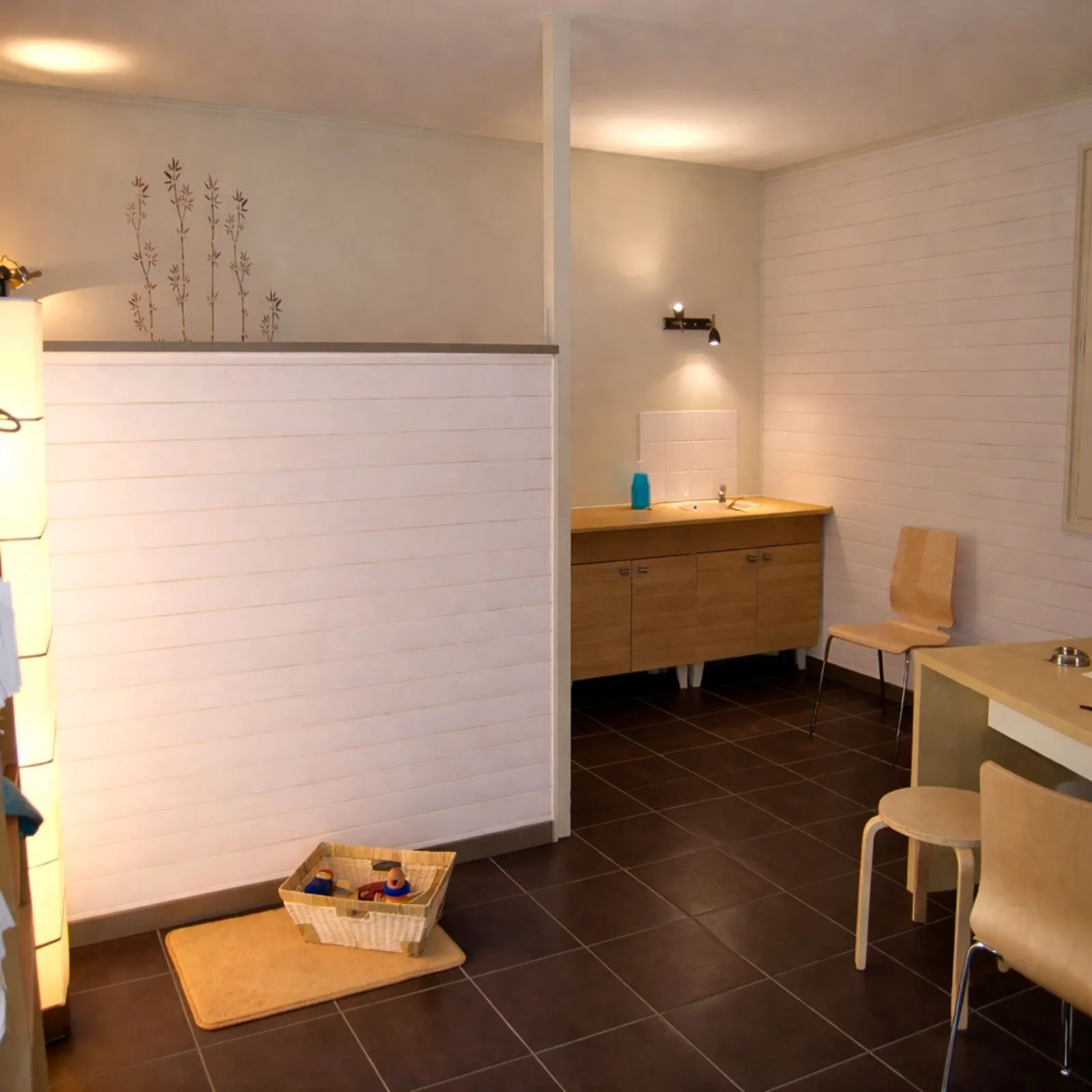 Avant après transformation débarras en cabinet médical en Martinique avec rénovation complète et aménagement sur mesure