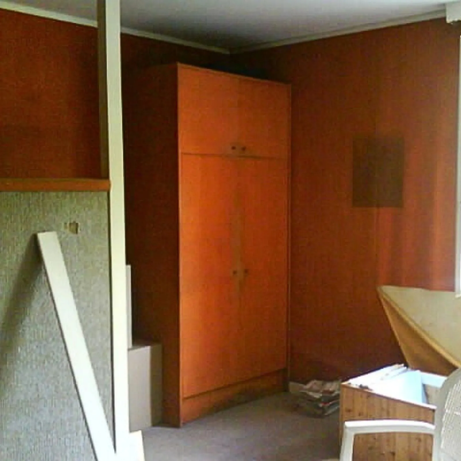 Avant après transformation débarras en cabinet médical en Martinique avec rénovation complète et aménagement sur mesure