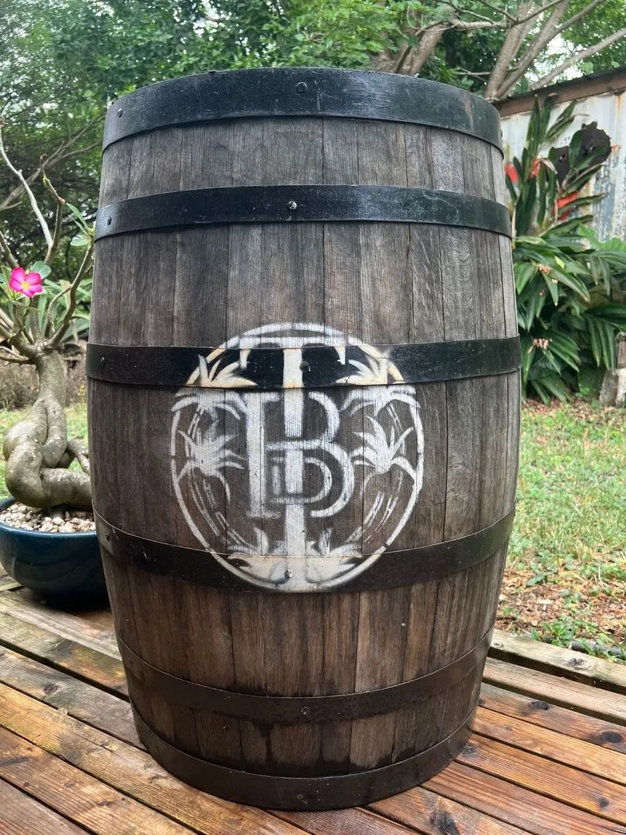 Avant après rénovation tonneaux bois dégrisés sans ponçage avec produits naturels en Martinique