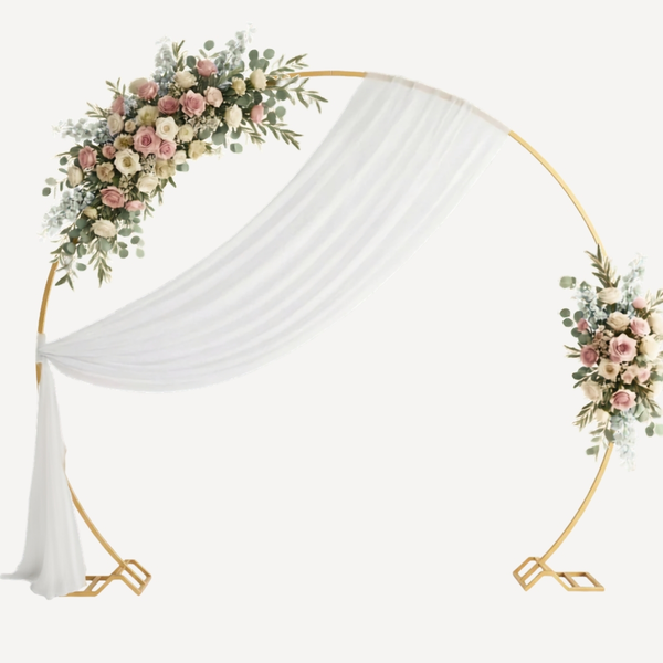 Arche ronde en métal doré utilisée pour une cérémonie laïque, un mariage ou un espace photo