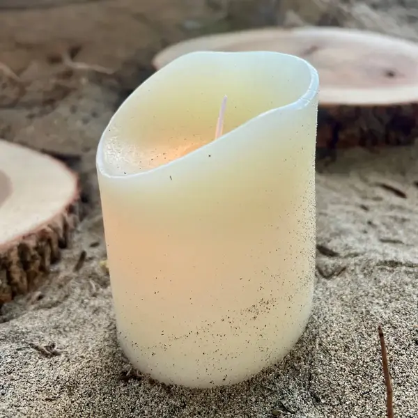 Bougies LED à cire véritable de plusieurs tailles utilisées en décoration évènementielle