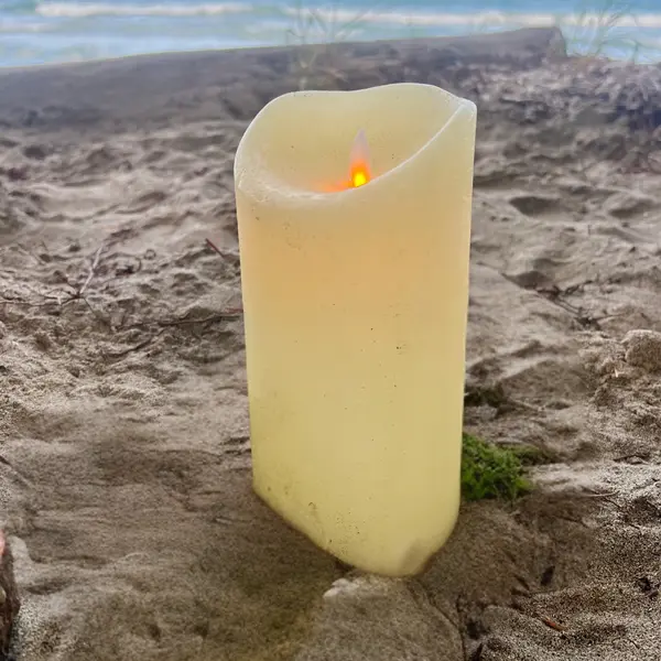 Bougies LED à cire véritable de plusieurs tailles utilisées en décoration évènementielle