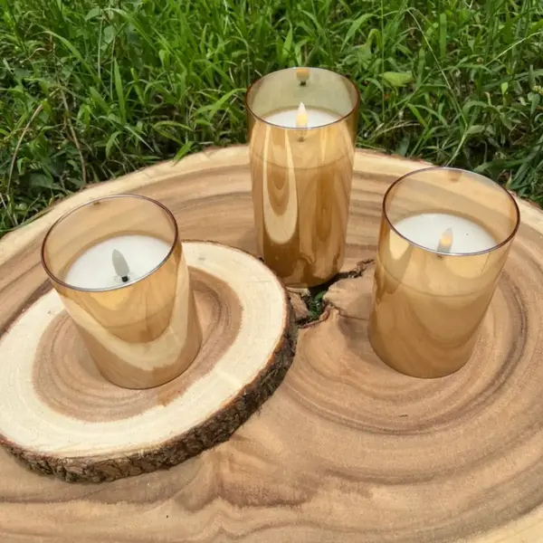 Bougies LED à cire véritable de plusieurs tailles utilisées en décoration évènementielle