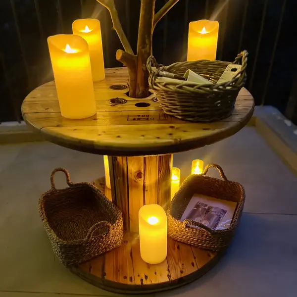 Bougies LED à cire véritable de plusieurs tailles utilisées en décoration évènementielle