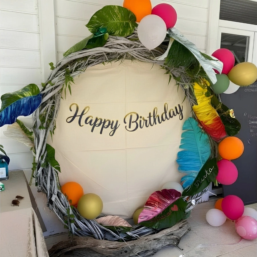 Arche ronde en bois flotté végétalisée pour décoration d'anniversaire en Martinique