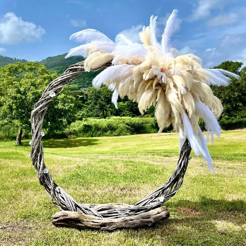 Arche de mariage en bambou et végétaux en Martinique
